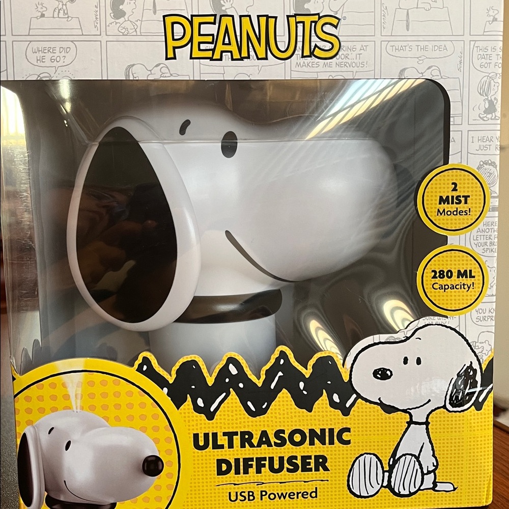 NWT Peanuts Snoopy USB Ultrasonic Diffuser - Black and White